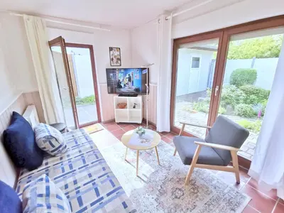 TV/Unterhaltungsangebot in der Unterkunft Obj 47 Ferienbungalow für 2 Personen WLAN Terrasse ca 300 m zum Strand