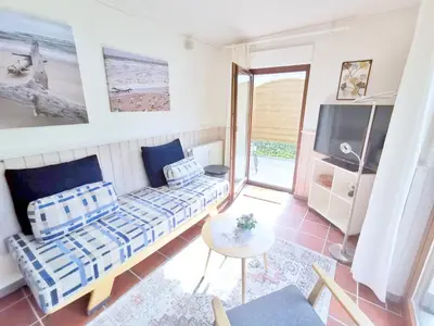 Ein Sitzbereich in der Unterkunft Obj 47 Ferienbungalow für 2 Personen WLAN Terrasse ca 300 m zum Strand
