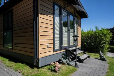 Ein Garten an der Unterkunft Ostseecamp Ferienhaus 