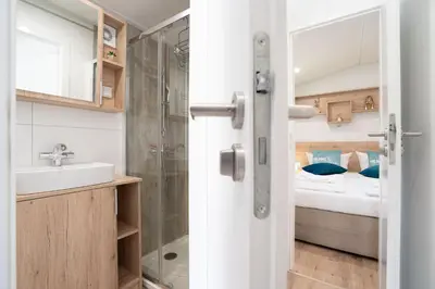 Ein Bett oder Betten in einem Zimmer der Unterkunft Ostseecamp Ferienhaus 