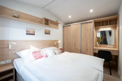 Ein Bett oder Betten in einem Zimmer der Unterkunft Ostseecamp Ferienhaus 