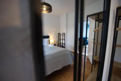 Ein Bett oder Betten in einem Zimmer der Unterkunft HejU - Design Neuer Altbau - gute Parkmöglichkeiten