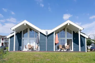 Das Gebäude in dem sich das Ferienhaus befindet