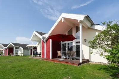 Das Gebäude in dem sich das Ferienhaus befindet
