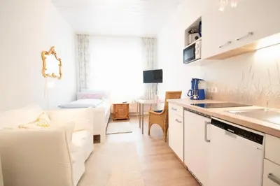 Küche/Küchenzeile in der Unterkunft Villa Wilhelma Strandallee 146 Villa Wilhelma Studio 7