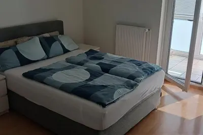 Ein Bett oder Betten in einem Zimmer der Unterkunft barrierefreie Ferienwohnung am Lübecker Hof