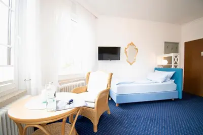 Ein Bett oder Betten in einem Zimmer der Unterkunft Villa Wilhelma Strandallee 146 Villa Wilhema Apartment 5