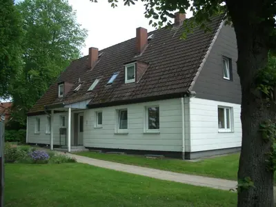 Das Gebäude in dem sich das Ferienhaus befindet