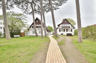 Das Gebäude in dem sich das Ferienhaus befindet