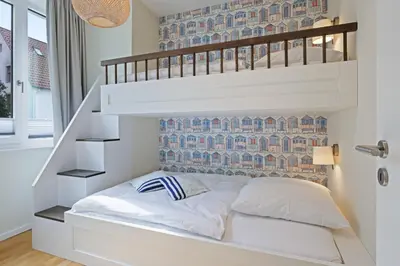 Ein Bett oder Betten in einem Zimmer der Unterkunft Villa Godewindpark Travemünde 01