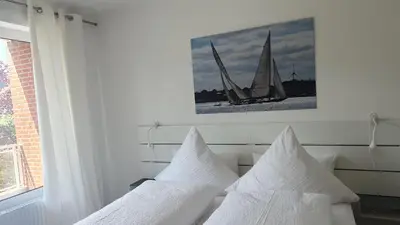 Ein Bett oder Betten in einem Zimmer der Unterkunft FeWo Machedanz strandnah Timmendorf Strand