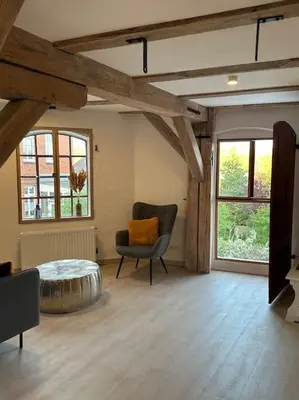 Ein Sitzbereich in der Unterkunft Rustica im alten Speicher