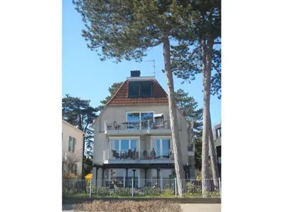 Das Gebäude in dem sich das Ferienhaus befindet