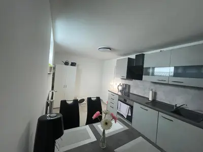 Küche/Küchenzeile in der Unterkunft Apartment mit Garten und Pool in Ostseenähe