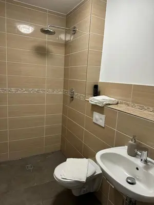 Ein Badezimmer in der Unterkunft PENSION AMEDY