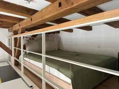 Ein Etagenbett oder Etagenbetten in einem Zimmer der Unterkunft Altstadtwohnung am See
