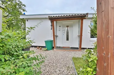 Ein Garten an der Unterkunft Ferienbungalow an der Göschbeek Ferienbungalow Meeresbrise