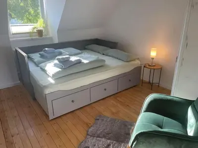 Ein Bett oder Betten in einem Zimmer der Unterkunft Hanseglück-hübsche FeWo am Altstadtrand mit Wifi