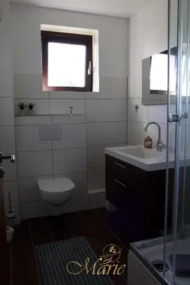 Ein Badezimmer in der Unterkunft Gästehaus Marie
