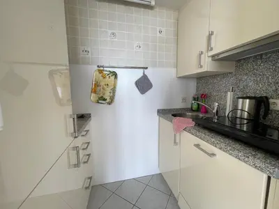 Küche/Küchenzeile in der Unterkunft Wind und Meer, 3-Zimmer Ecksuite in der Maritim Residenz Travemünde