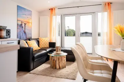 Ein Sitzbereich in der Unterkunft Ostseecamp Ferienhaus 