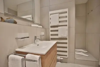 Ein Badezimmer in der Unterkunft Haus Ostseeallee 33 Appartement 8 Strandhafer