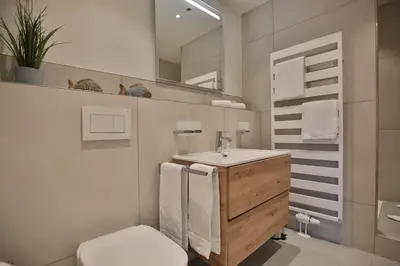 Ein Badezimmer in der Unterkunft Haus Ostseeallee 33 Appartement 8 Strandhafer