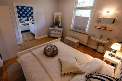 Ein Bett oder Betten in einem Zimmer der Unterkunft Ferienwohnung LOTTTALEBEN