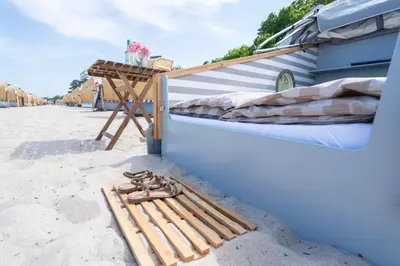 Ein Strand an oder in der Nähe der Zelt-Lodge