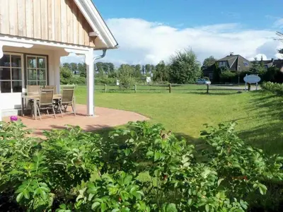 Ein Garten an der Unterkunft Ruhe-Insel Ferienhaus