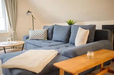 Ein Sitzbereich in der Unterkunft Ferienwohnung Schlafgemach - Gemütlicher Urlaub zwischen Ostsee und Holsteinische Schweiz - Boxspringbett & Wallbox