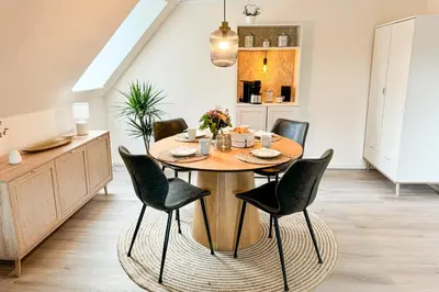 Küche/Küchenzeile in der Unterkunft Ferienwohnung Schlafgemach - Gemütlicher Urlaub zwischen Ostsee und Holsteinische Schweiz - Boxspringbett & Wallbox