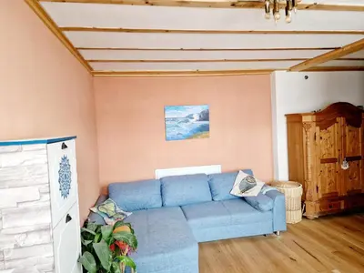 Ein Sitzbereich in der Unterkunft Klanggarten - Yoga, Wald, Stadtrand