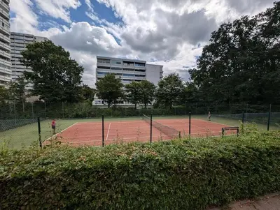 Tennis und/oder Squash in der Unterkunft Ruhige Terrassenwohnung in Strandnähe Sierksdorf für bis zu 4 Personen oder in der Nähe