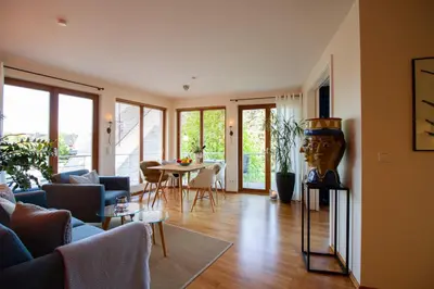 Ein Sitzbereich in der Unterkunft Küsten Lodge