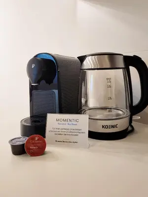 Kaffee-/Teezubehör in der Unterkunft Stilvolle Ferienwohnung im Untergeschoss für Ostsee-Kurztrip