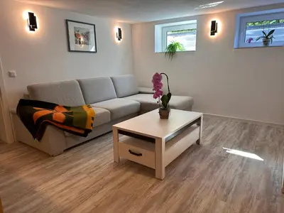 Ein Sitzbereich in der Unterkunft SouterrainWohnung zwischen Hamburg und Ostsee