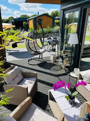 Ein Sitzbereich in der Unterkunft Beach House Chalet Seeparx Süsel