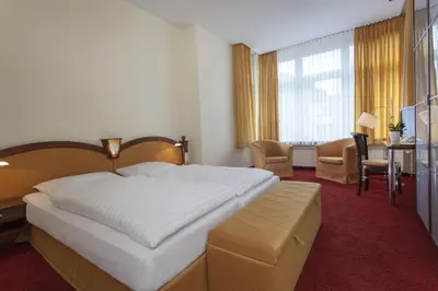 Ein Bett oder Betten in einem Zimmer der Unterkunft Gästehaus Kaiserhof Lübeck