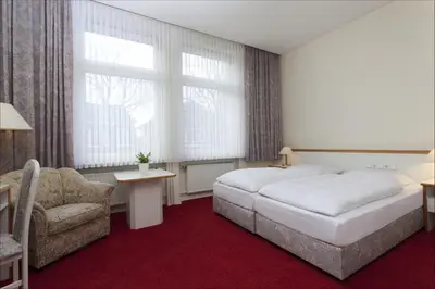 Ein Bett oder Betten in einem Zimmer der Unterkunft Gästehaus Kaiserhof Lübeck