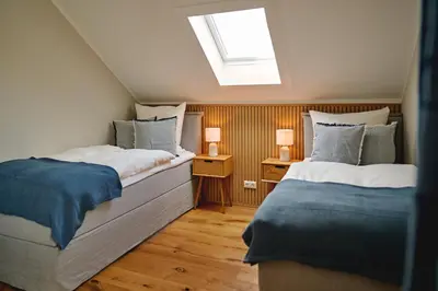 Ein Bett oder Betten in einem Zimmer der Unterkunft Lykke Hus - Wohnung Fridas Ausblick OG