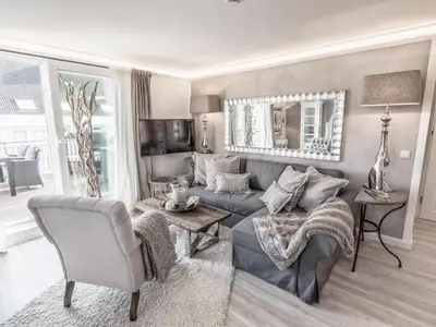 Ein Sitzbereich in der Unterkunft HOME Suites Beachloft Alte Bergstr 13