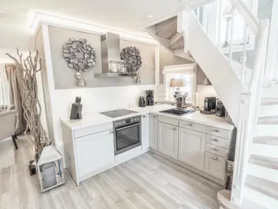 Küche/Küchenzeile in der Unterkunft HOME Suites Beachloft Alte Bergstr 13