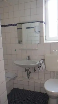Ein Badezimmer in der Unterkunft Pension Thiel