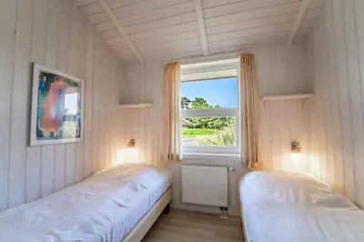 Ein Bett oder Betten in einem Zimmer der Unterkunft Strandblick - Dorf 1 Ferienhaus 25