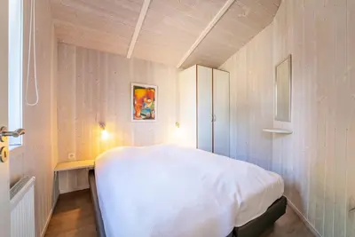 Ein Bett oder Betten in einem Zimmer der Unterkunft Strandblick - Dorf 1 Ferienhaus 09