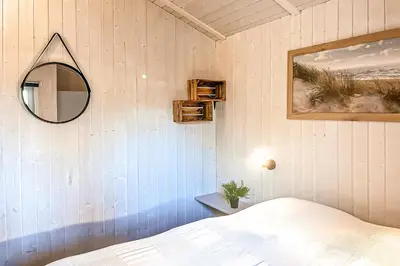 Ein Bett oder Betten in einem Zimmer der Unterkunft Strandblick - Dorf 1 Ferienhaus 16