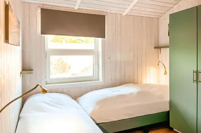Ein Bett oder Betten in einem Zimmer der Unterkunft Strandblick - Dorf 1 Ferienhaus 16