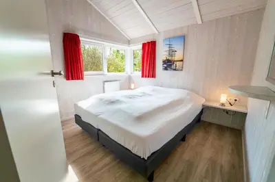 Ein Bett oder Betten in einem Zimmer der Unterkunft Strandblick - Dorf 1 Ferienhaus 11