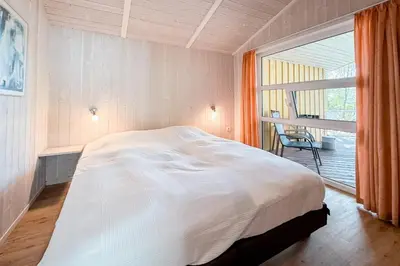 Ein Bett oder Betten in einem Zimmer der Unterkunft Strandblick - Dorf 1 Ferienhaus 06